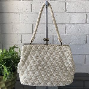 Vintage Lumured Sculpta-Bead Kisslock Purse Handbag White